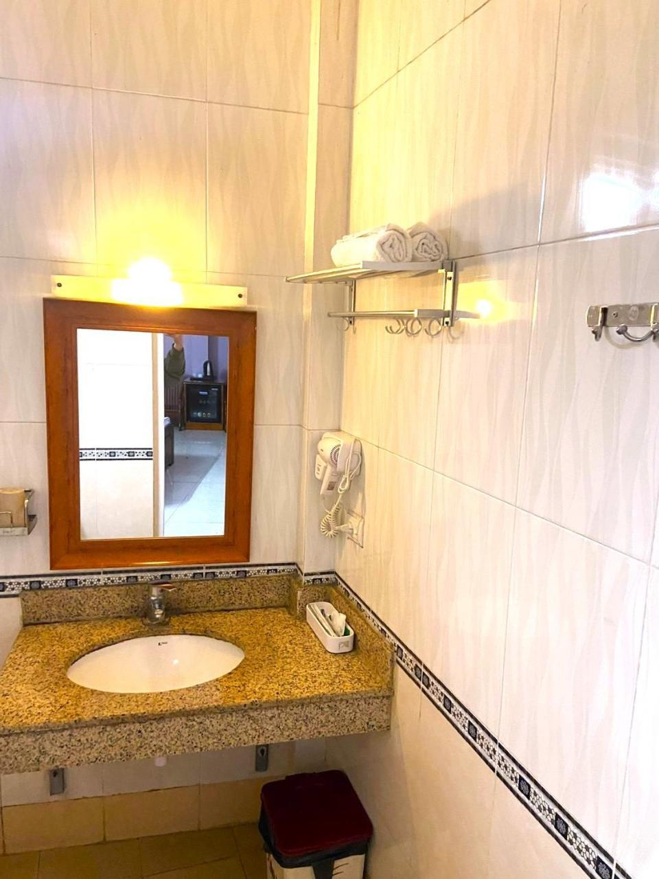 Hong Ha Airport Hotel Thach Loi Bagian luar foto